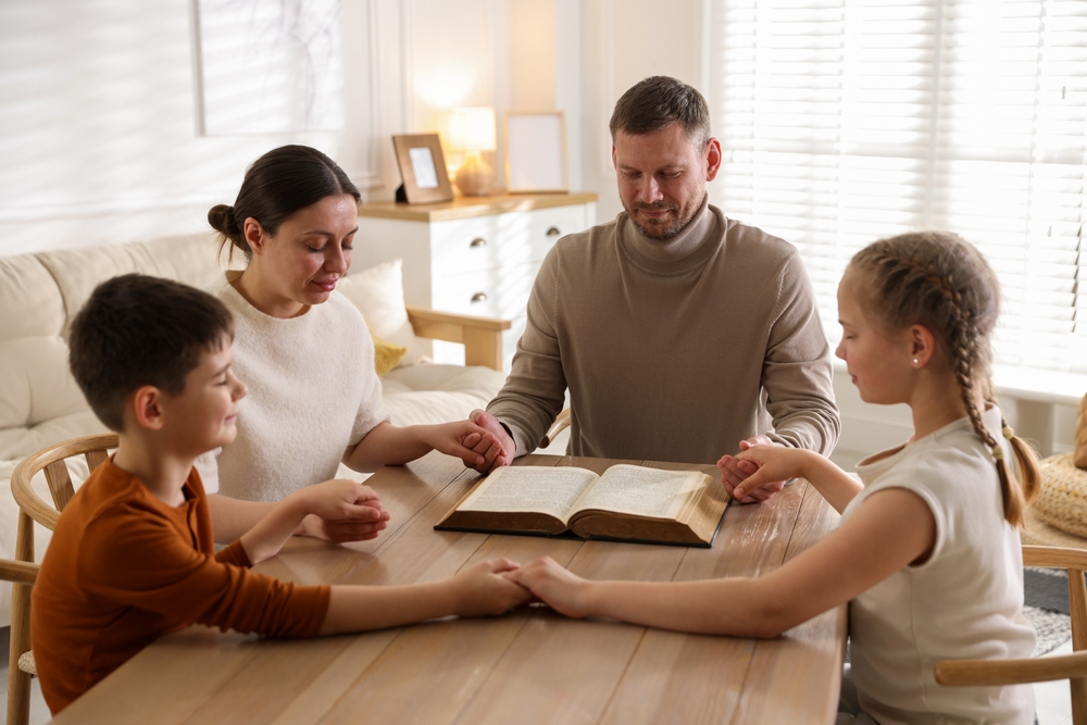 U.S.: Fewer Than One-Third of Parents Pray With Their Children